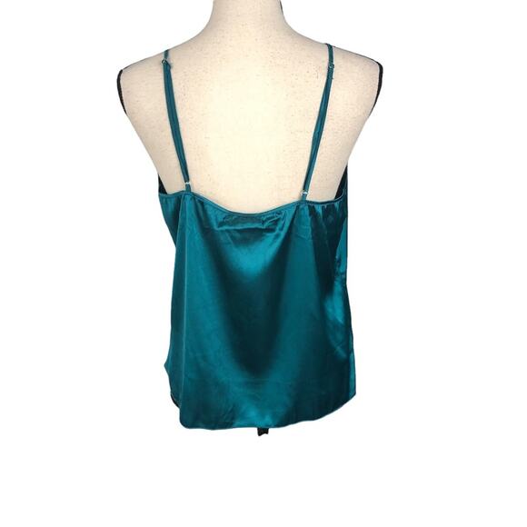 Green silky cami by Ekouaer medium - Picture 2 of 8